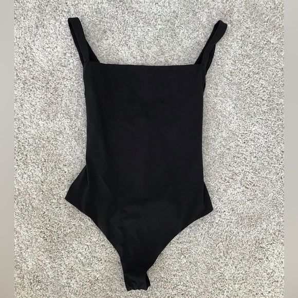 SKIMS Square Neck Bodysuit | Onyx - Picture 5 of 16